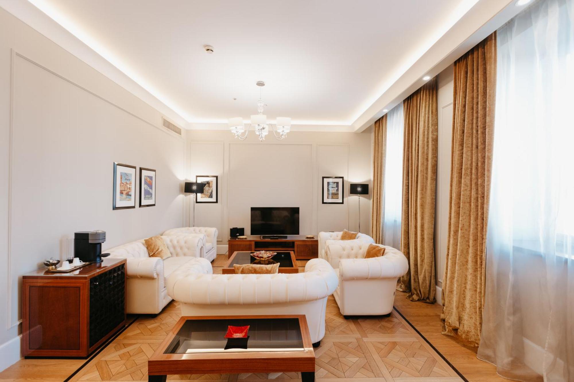 Grand Hotel Yerevan - Small Luxury Hotels Of The World Bagian luar foto