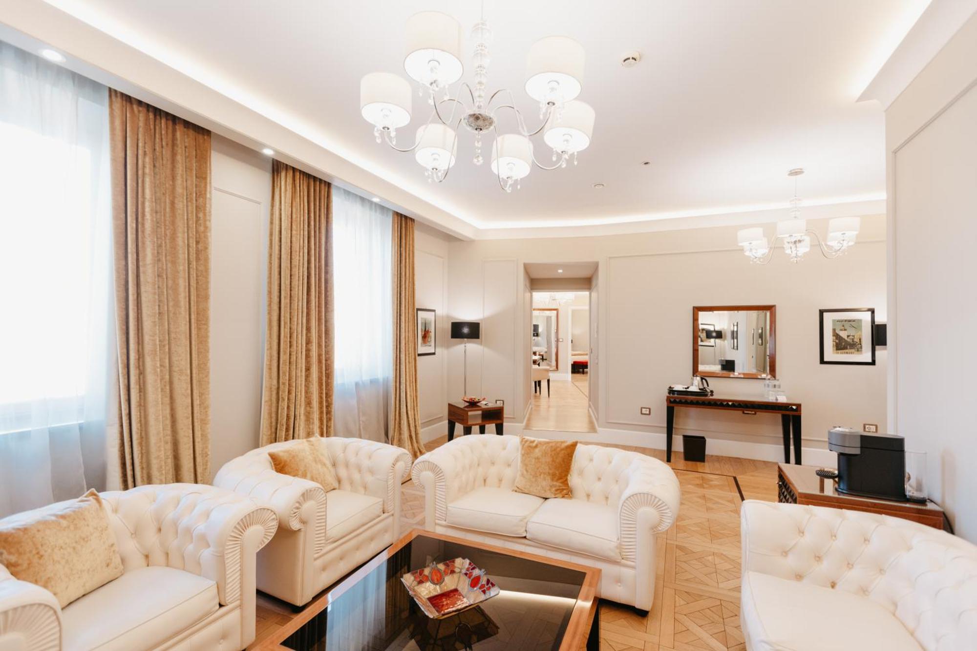 Grand Hotel Yerevan - Small Luxury Hotels Of The World Bagian luar foto