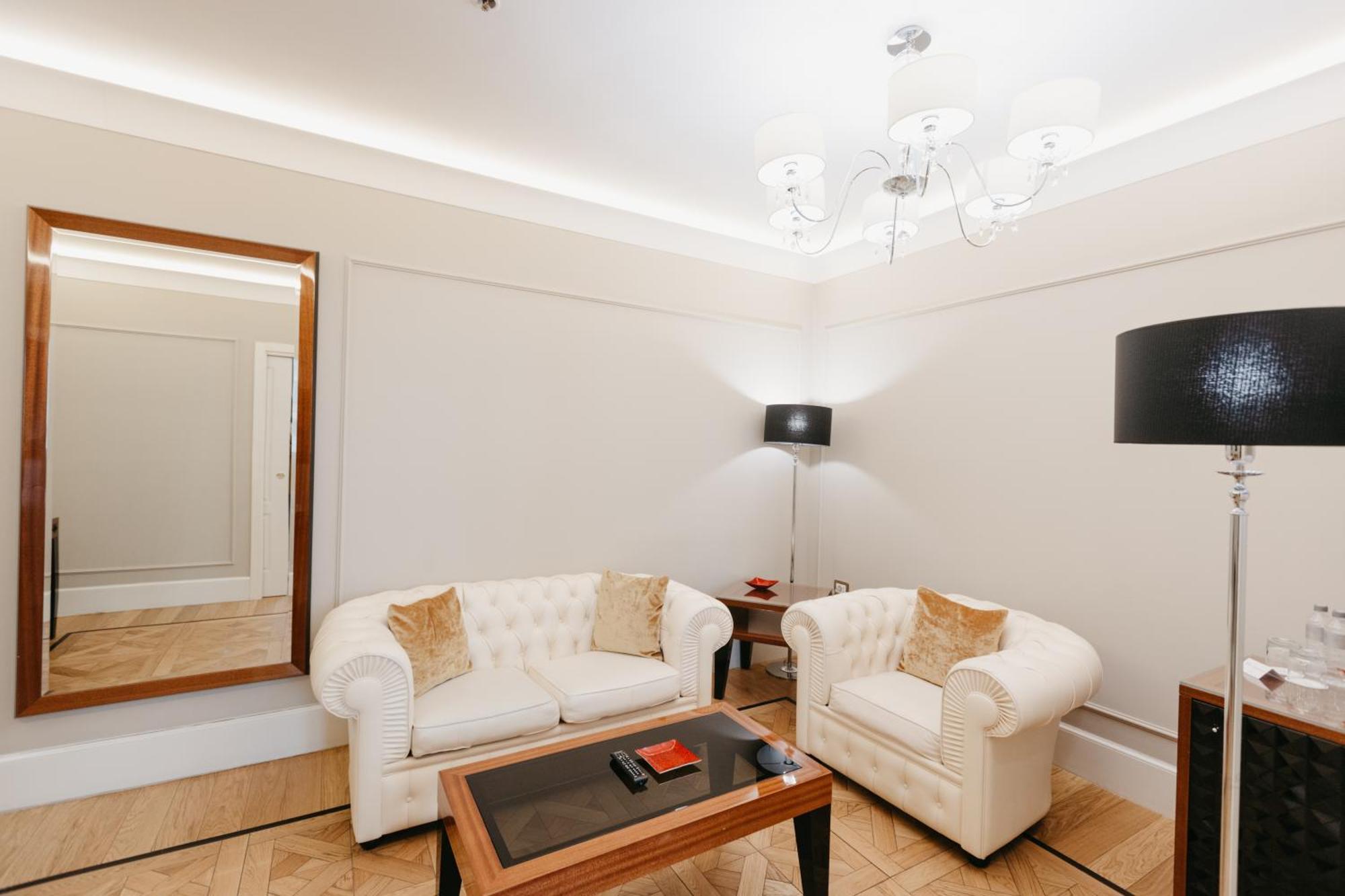 Grand Hotel Yerevan - Small Luxury Hotels Of The World Bagian luar foto