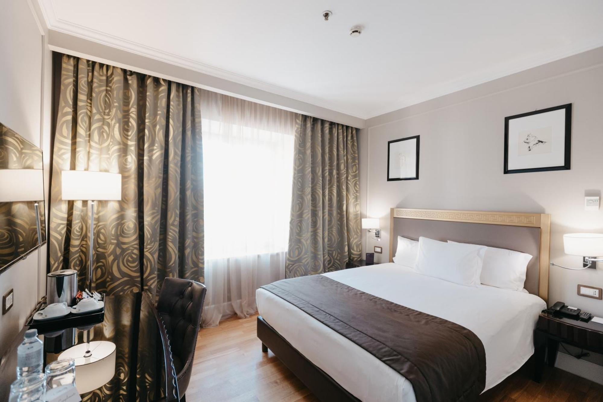 Grand Hotel Yerevan - Small Luxury Hotels Of The World Bagian luar foto