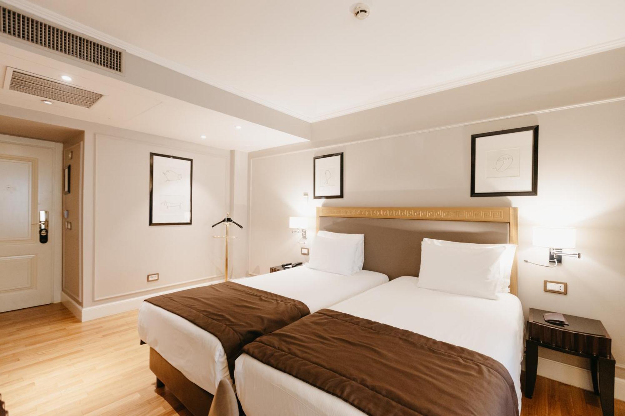 Grand Hotel Yerevan - Small Luxury Hotels Of The World Bagian luar foto