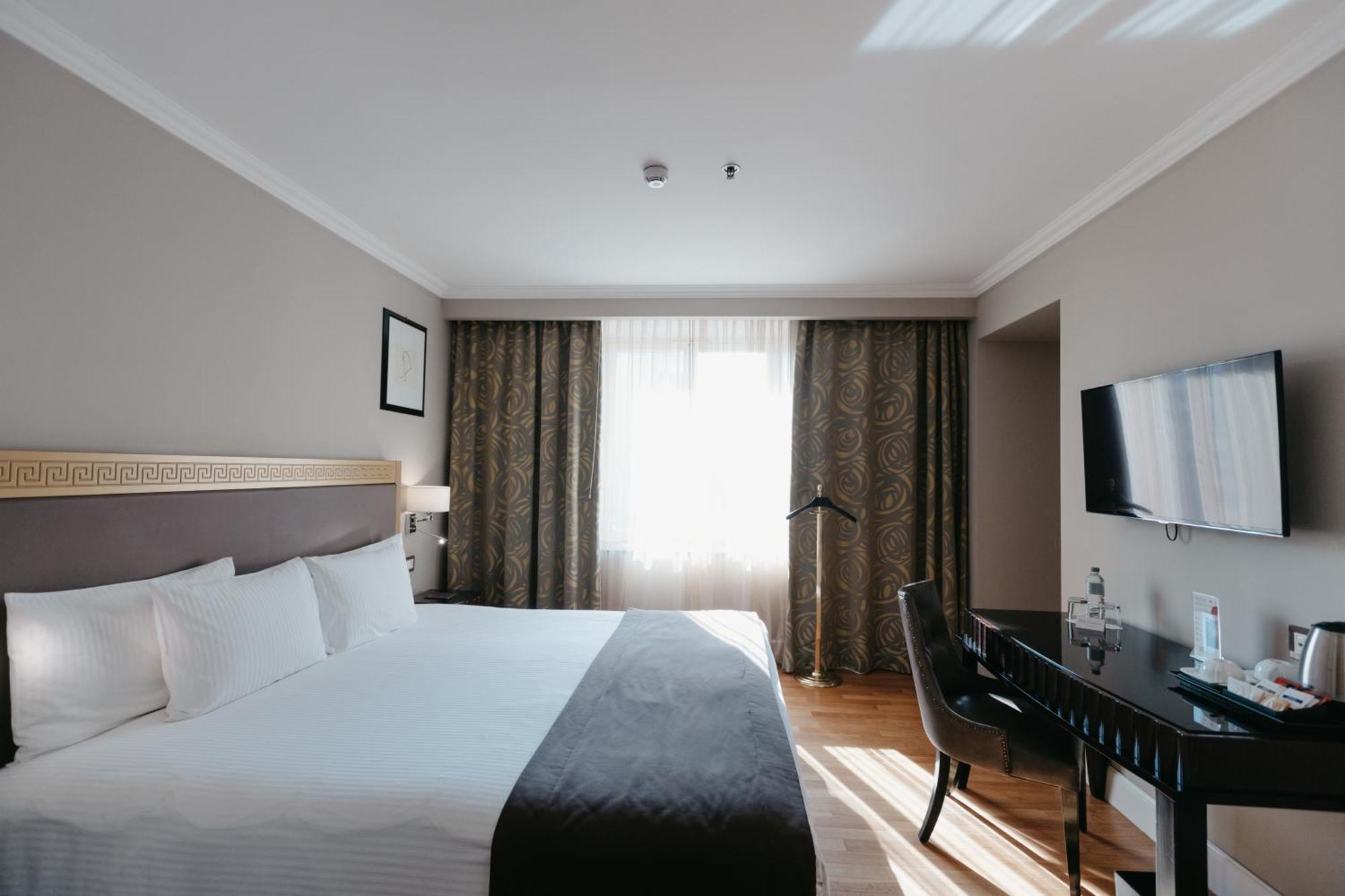 Grand Hotel Yerevan - Small Luxury Hotels Of The World Bagian luar foto