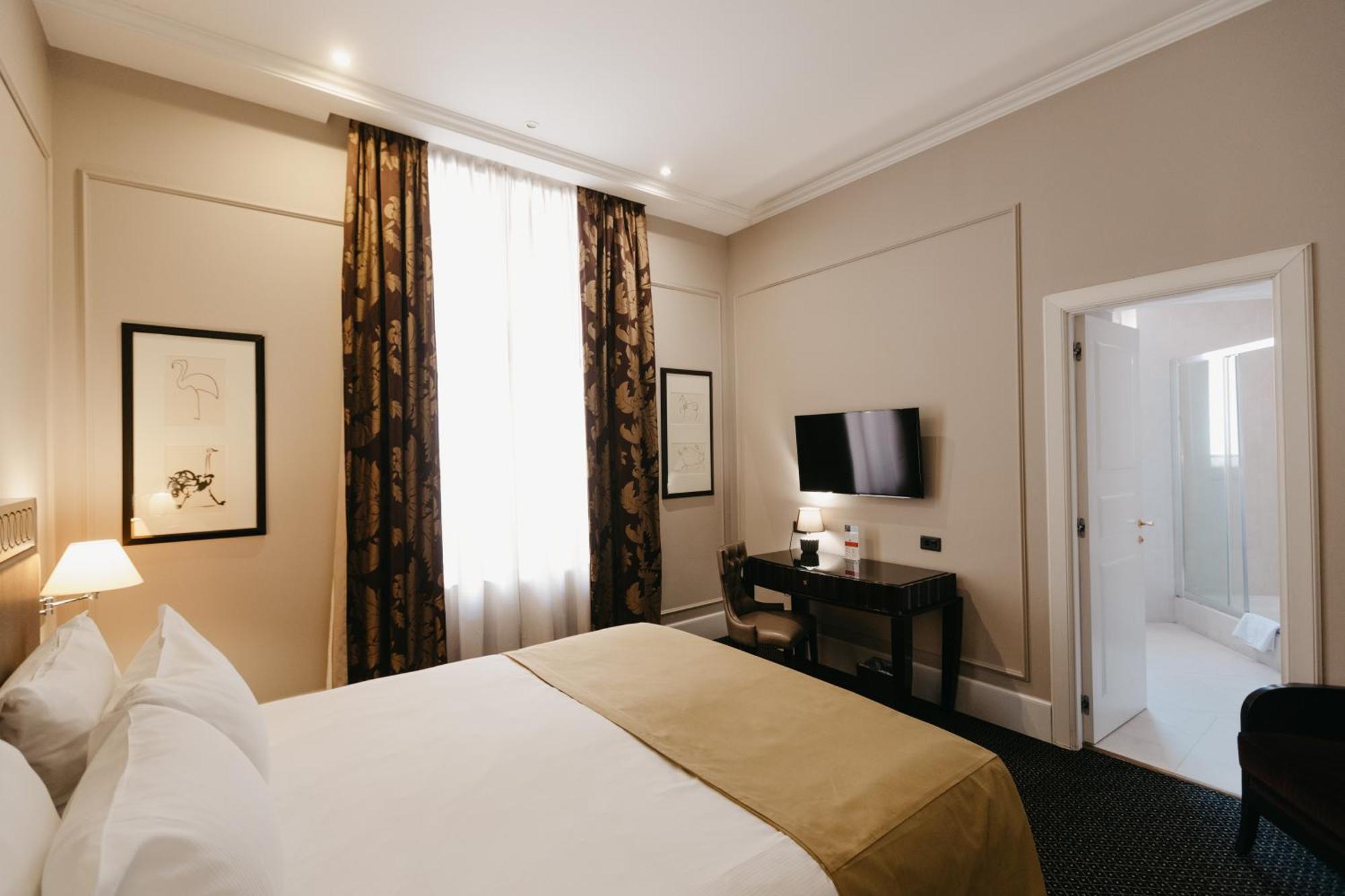 Grand Hotel Yerevan - Small Luxury Hotels Of The World Bagian luar foto