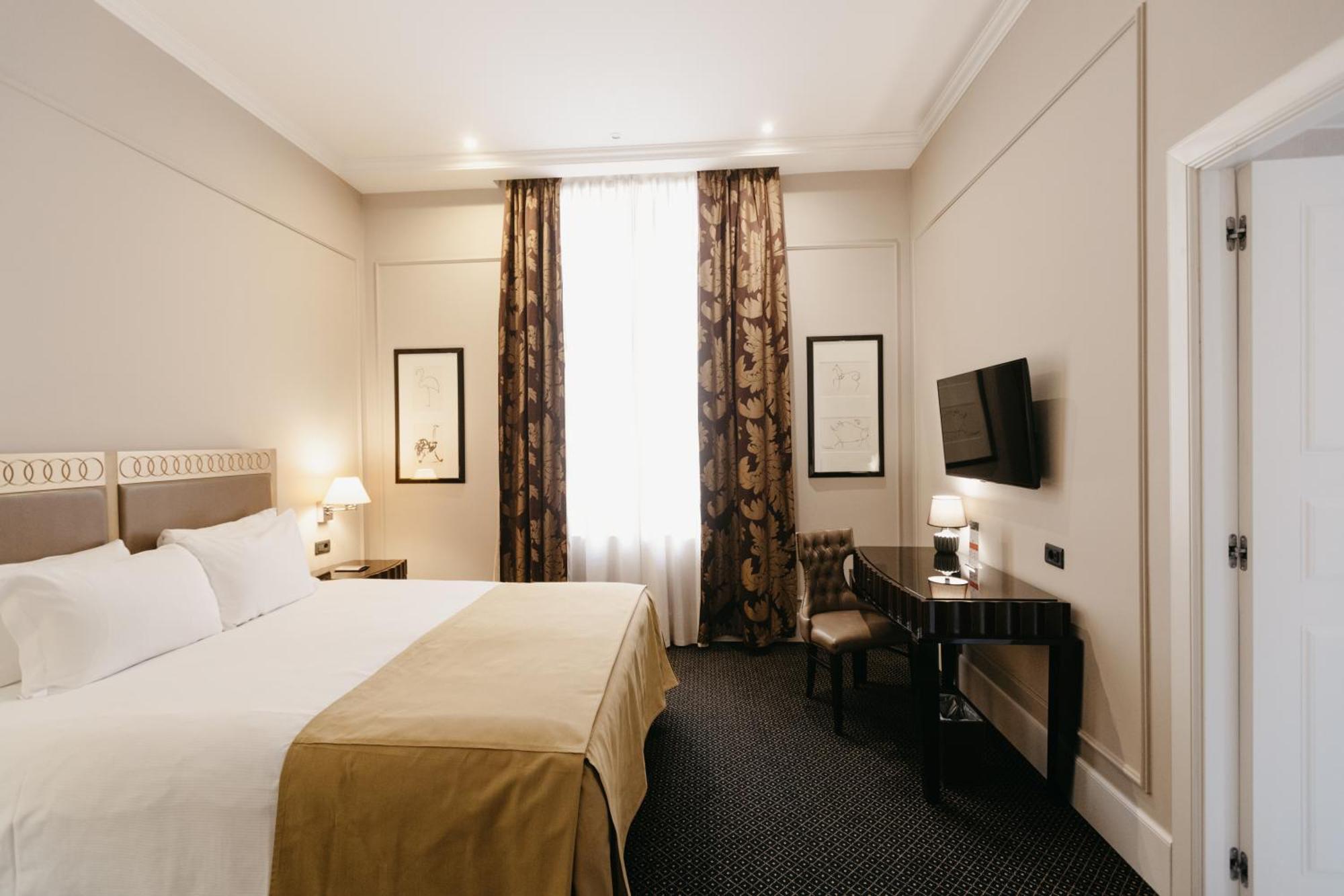 Grand Hotel Yerevan - Small Luxury Hotels Of The World Bagian luar foto