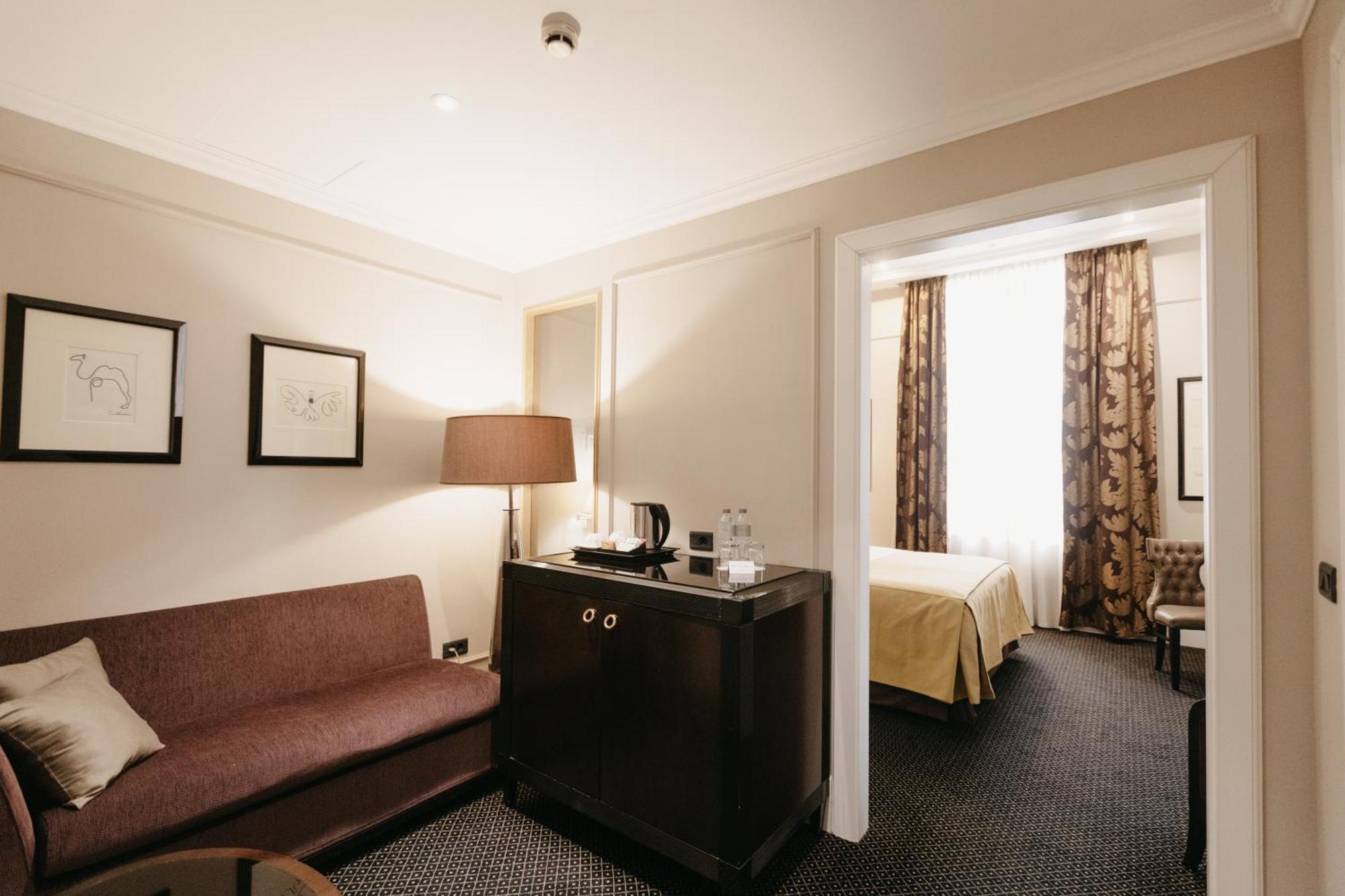 Grand Hotel Yerevan - Small Luxury Hotels Of The World Bagian luar foto