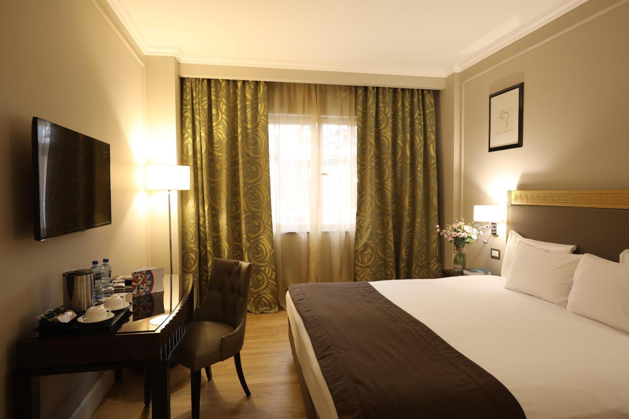 Grand Hotel Yerevan - Small Luxury Hotels Of The World Bagian luar foto