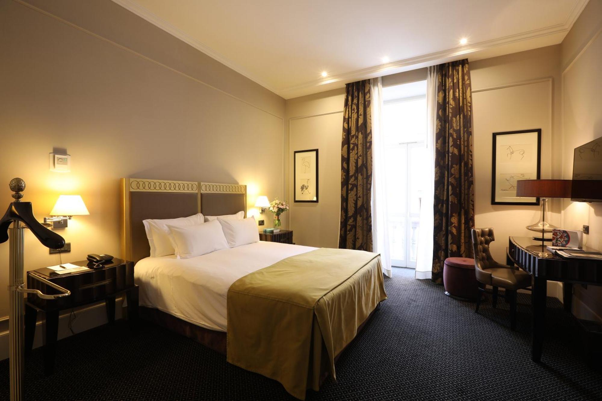 Grand Hotel Yerevan - Small Luxury Hotels Of The World Bagian luar foto