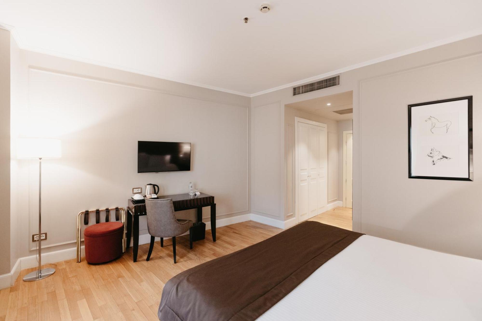 Grand Hotel Yerevan - Small Luxury Hotels Of The World Bagian luar foto