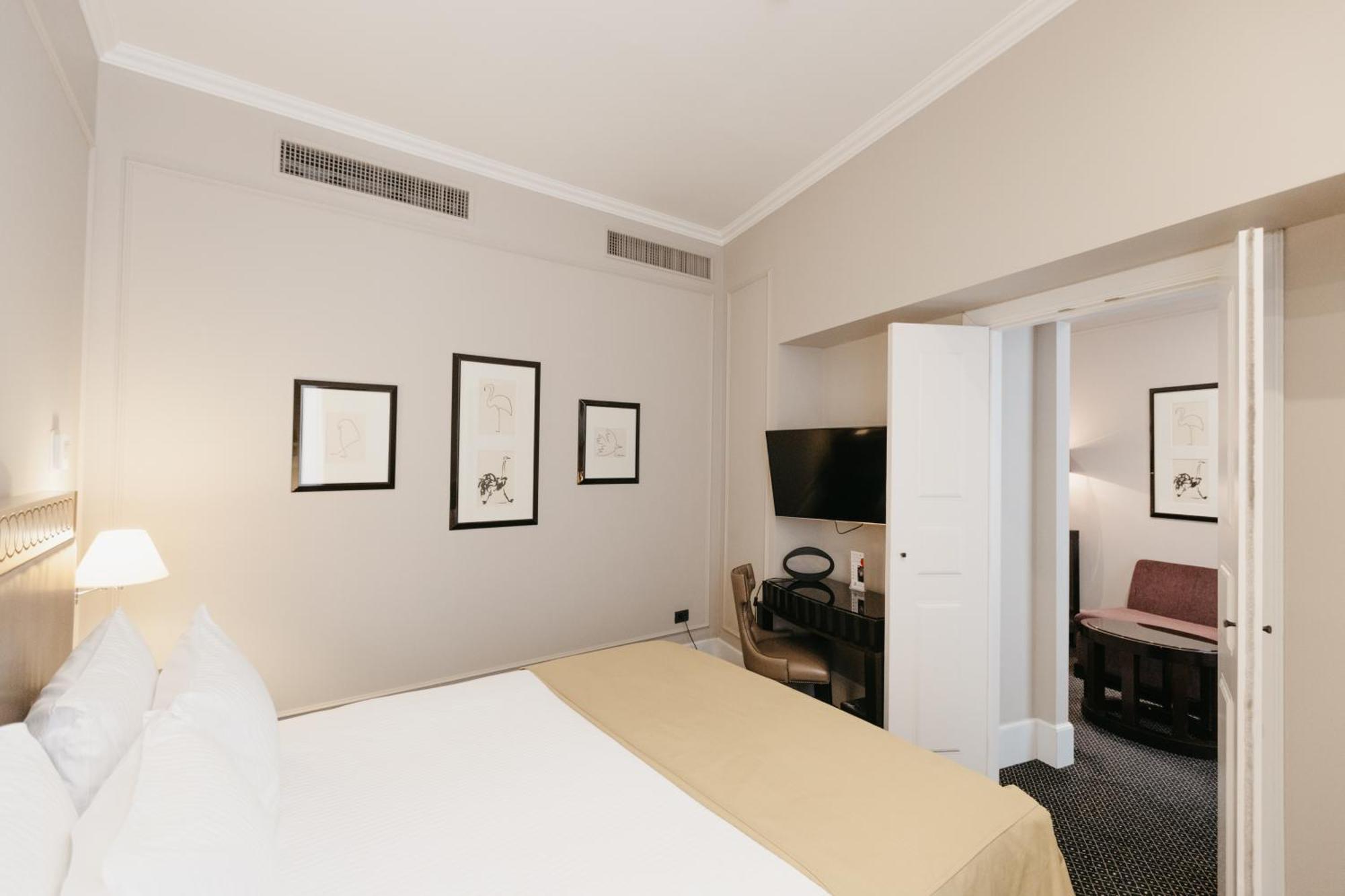 Grand Hotel Yerevan - Small Luxury Hotels Of The World Bagian luar foto