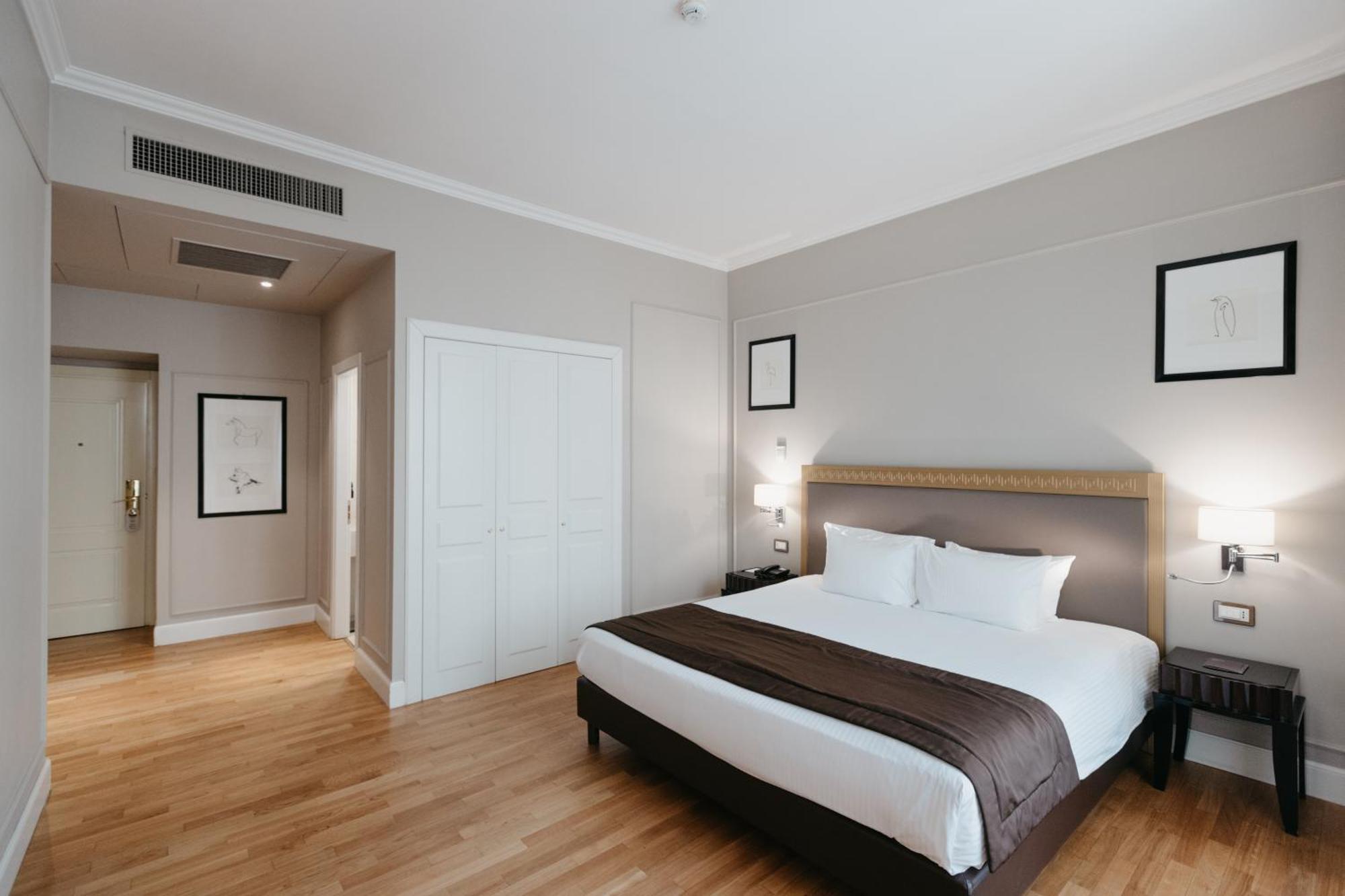 Grand Hotel Yerevan - Small Luxury Hotels Of The World Bagian luar foto